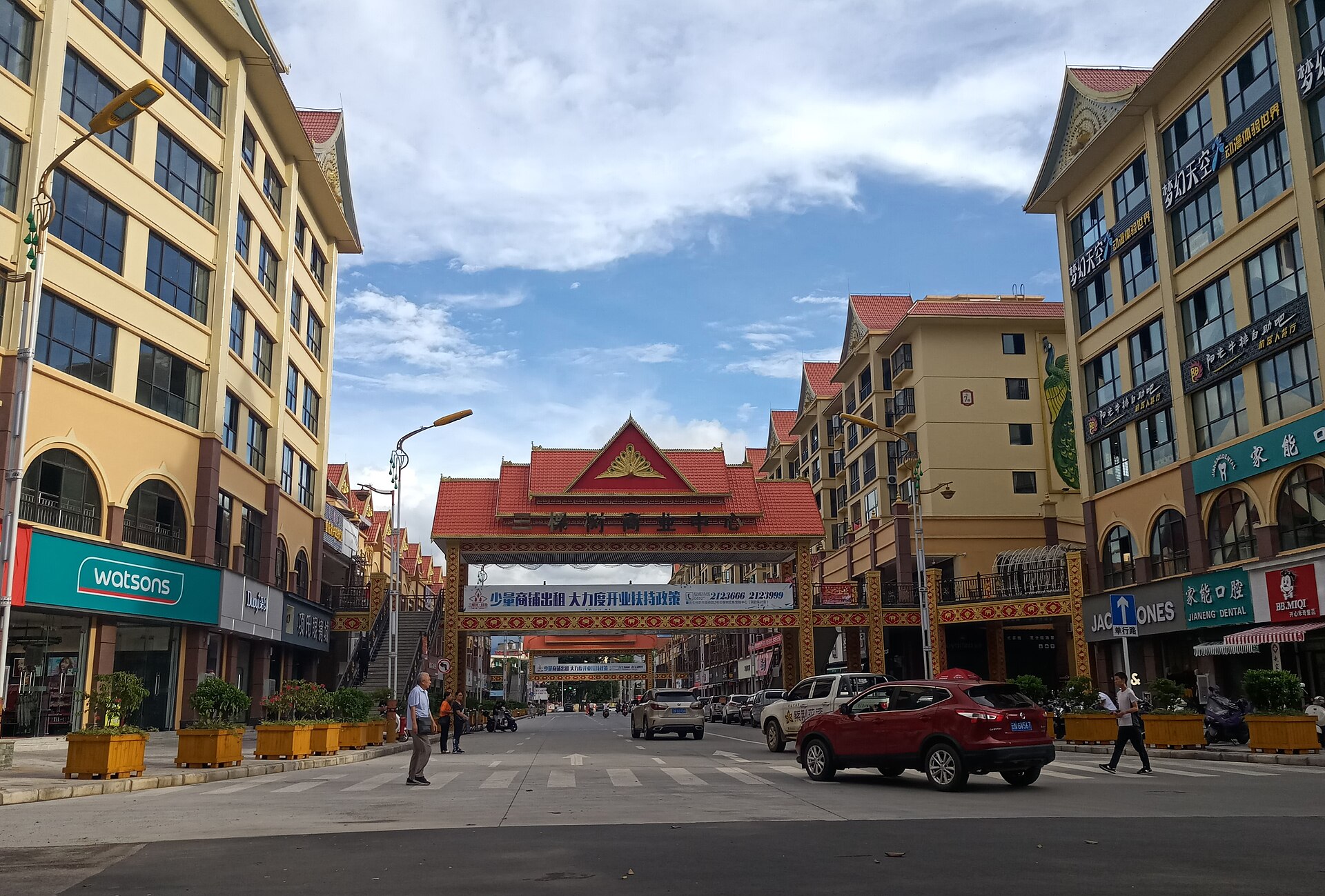 芒市人民商场—树包塔—傣族古镇代表性实拍参考